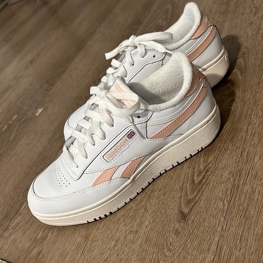 Light pink Reeboks!